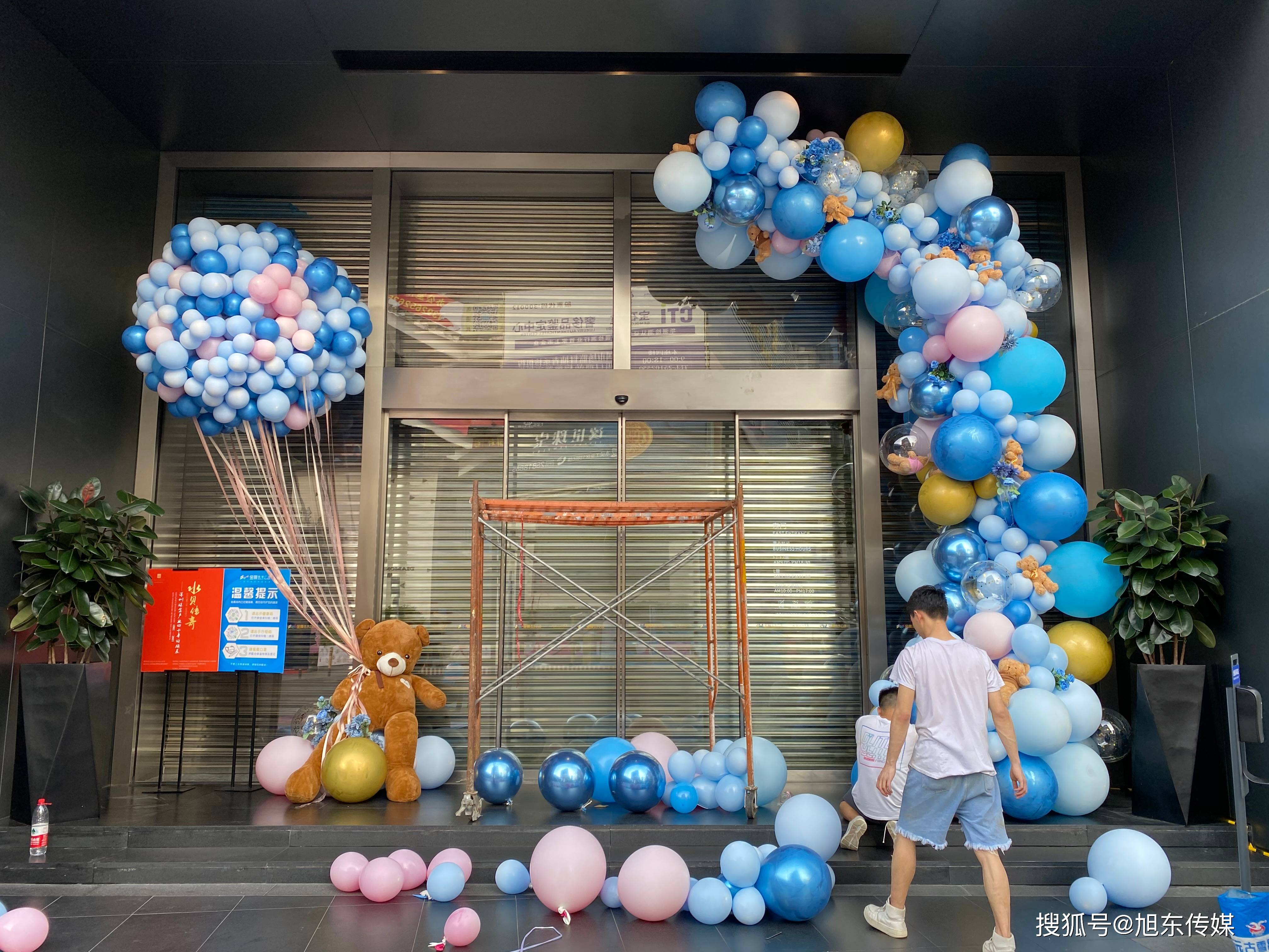 珠宝展水贝金展珠宝广场气球氛围布置大型气球美陈布置旭东气球布置