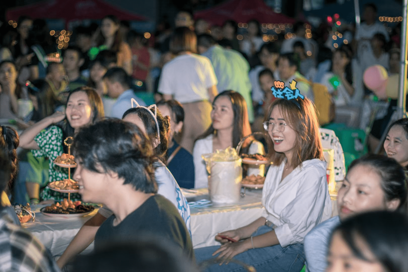 4000余名师生狂欢 重庆移通学院举办集体生日会暨书院中秋游园会