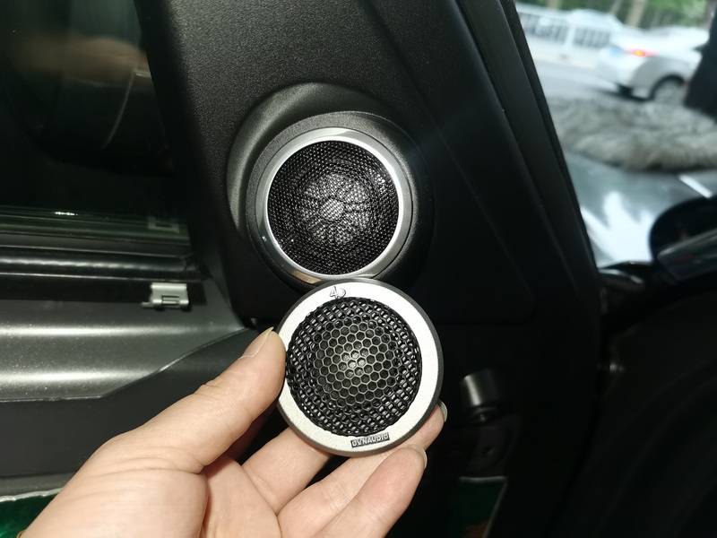 其声悠扬 路虎揽胜汽车音响改装丹拿三分频