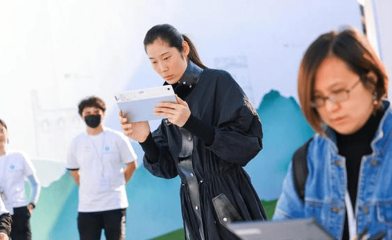 上海 朱婷穿衣水平提升,跟超模做朋友,果然有帮助