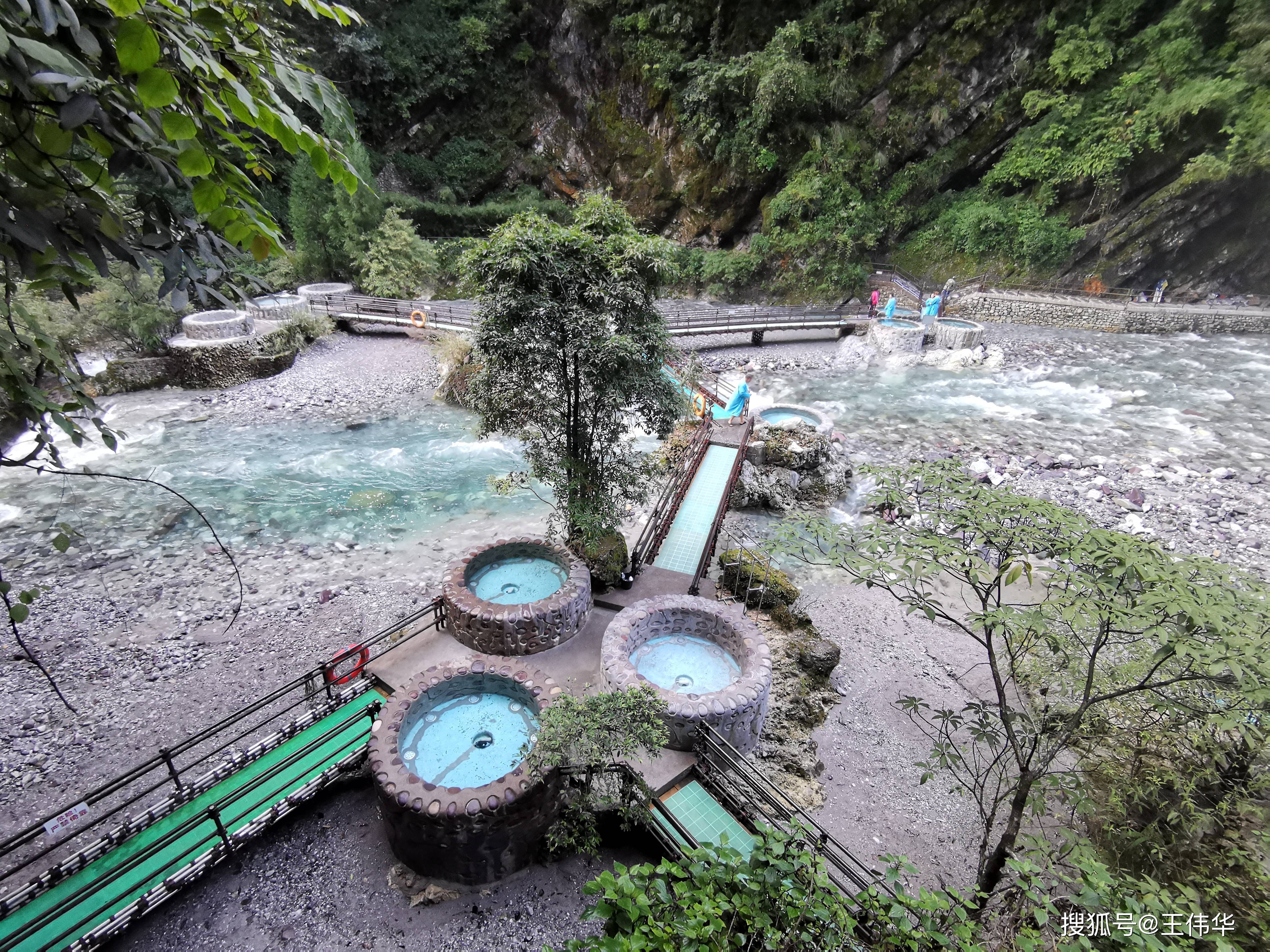 仙境般的螺髻山九十九里温泉