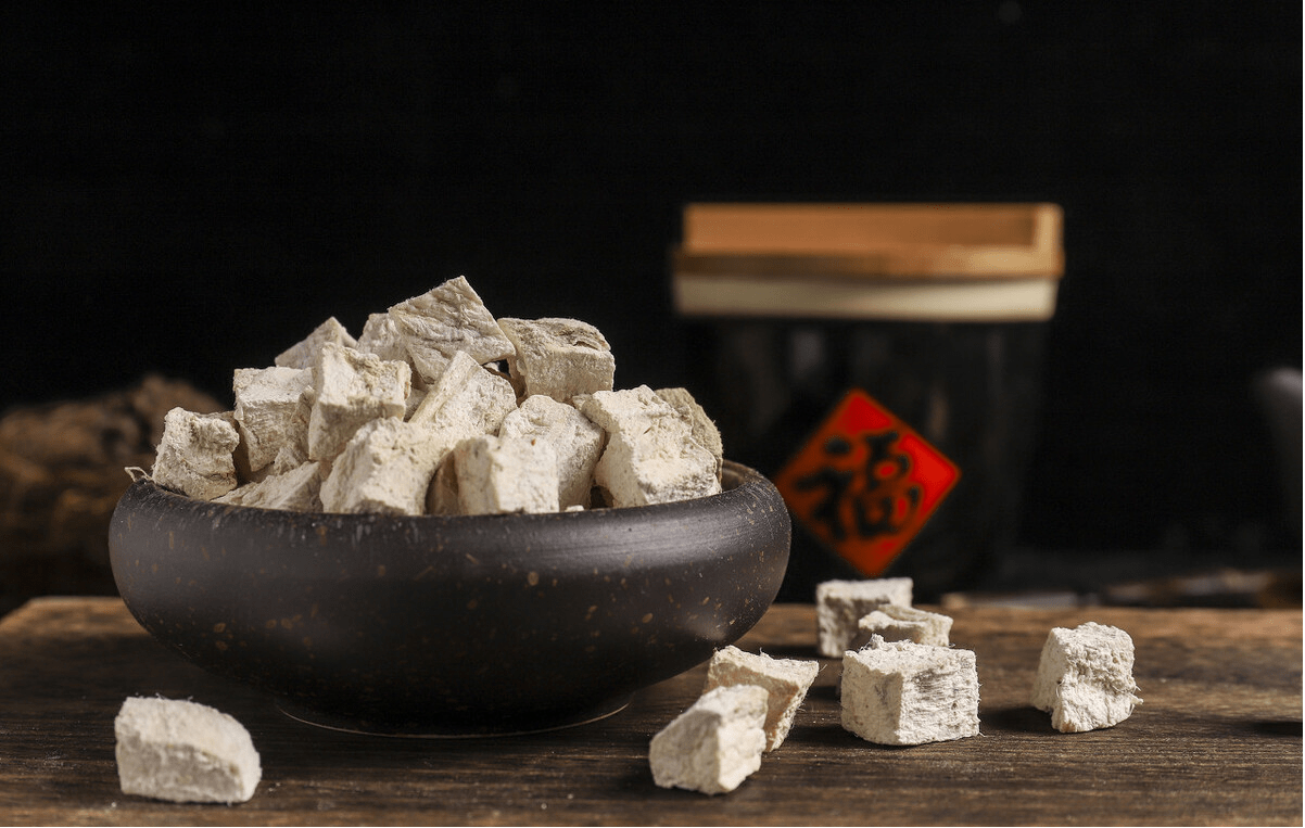 药材|肝病初期察觉不到？若身体出现“1痒2臭3黑”，趁早检查