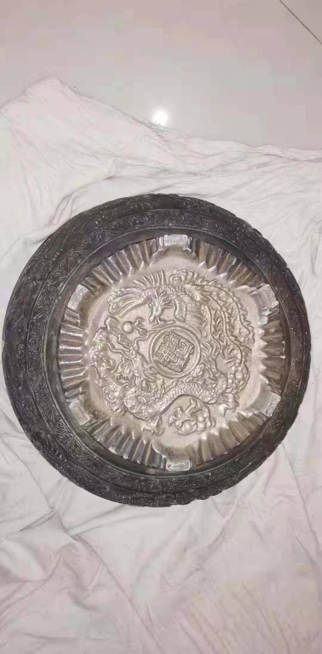 乾隆年制的聚宝盆据说价值百万,是不是真的?