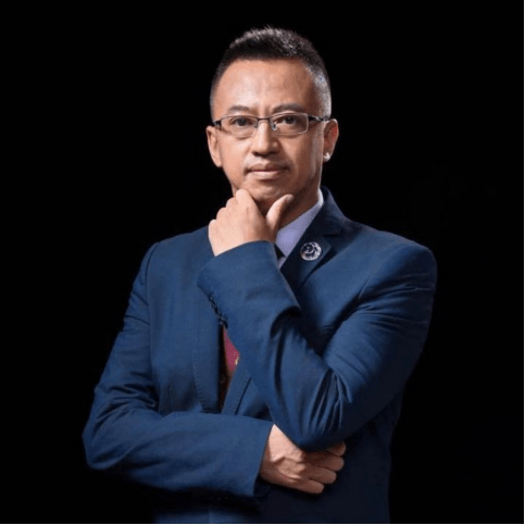 (丹荟创始人:曾繁华)春风一拂,花香万里如同琥珀一般,过往蓄积的经历