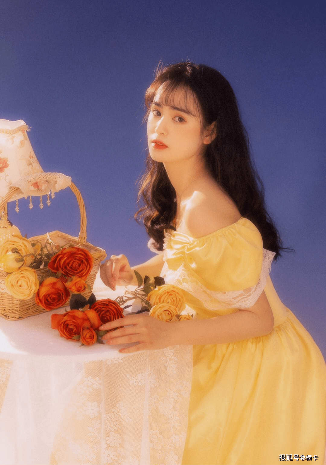 通告 模卡 推荐艺人：知知