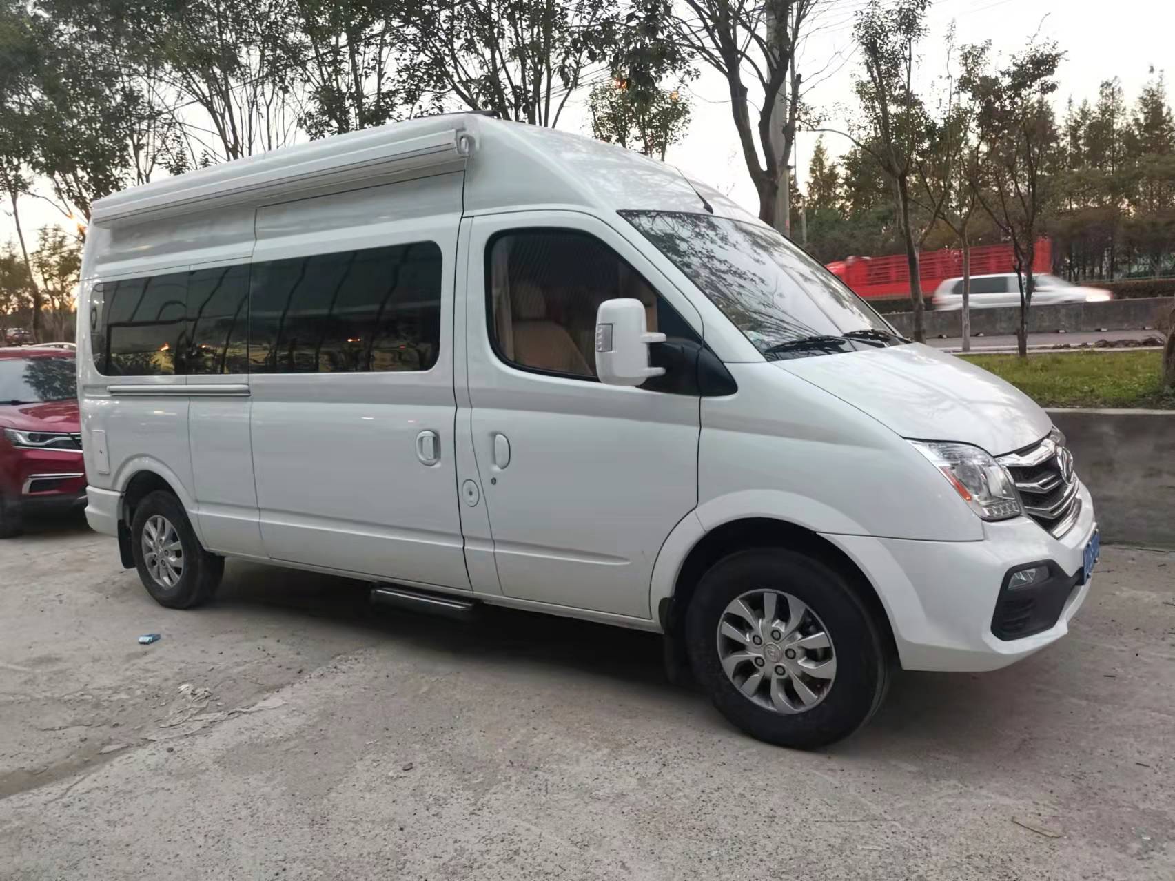 刚刚新到一台大通二手房车v80b型房车