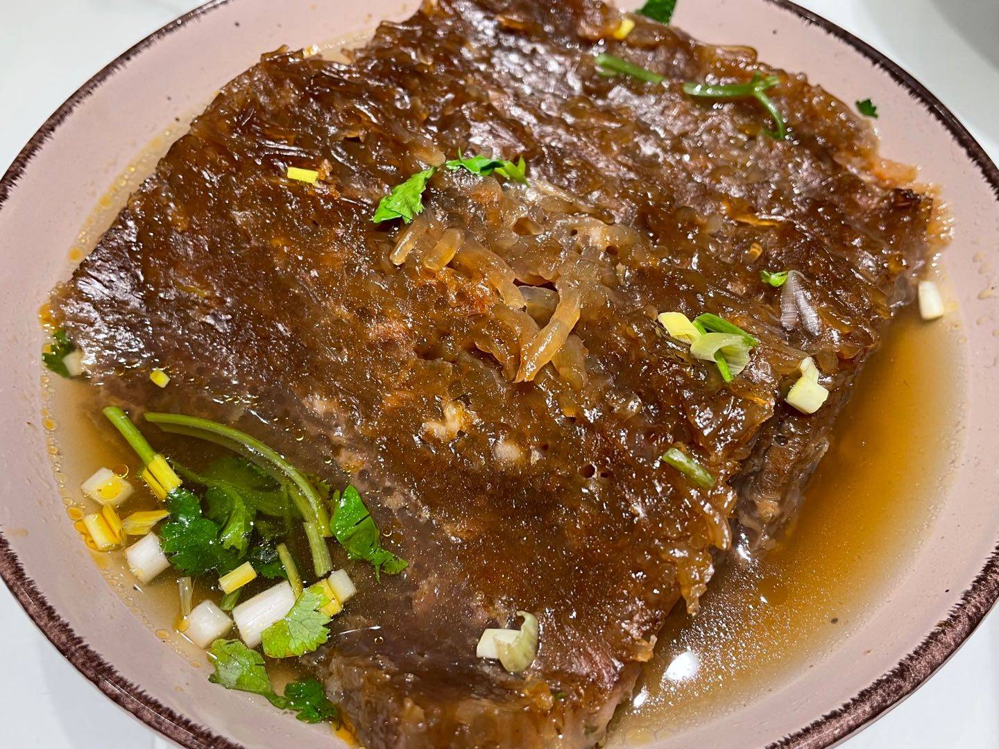 焖子劲道十足,特别配合的酸汤太美味;腐乳肉肥而不腻,一口吃下去,简直