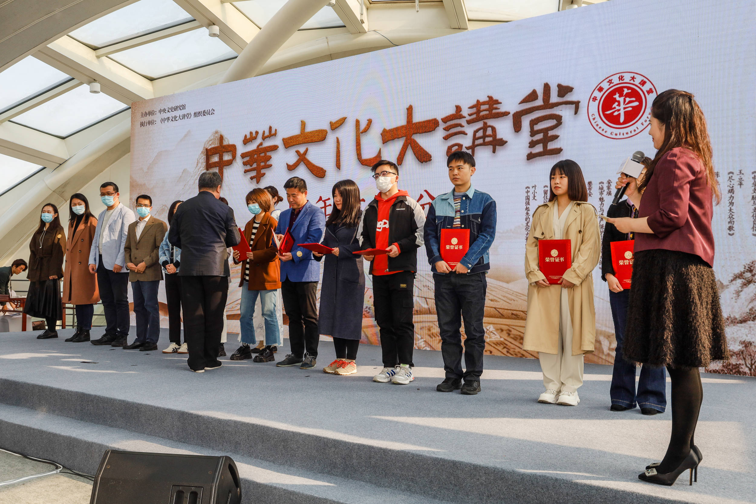 一年历史百年眼光中华文化大讲堂创新打开方式