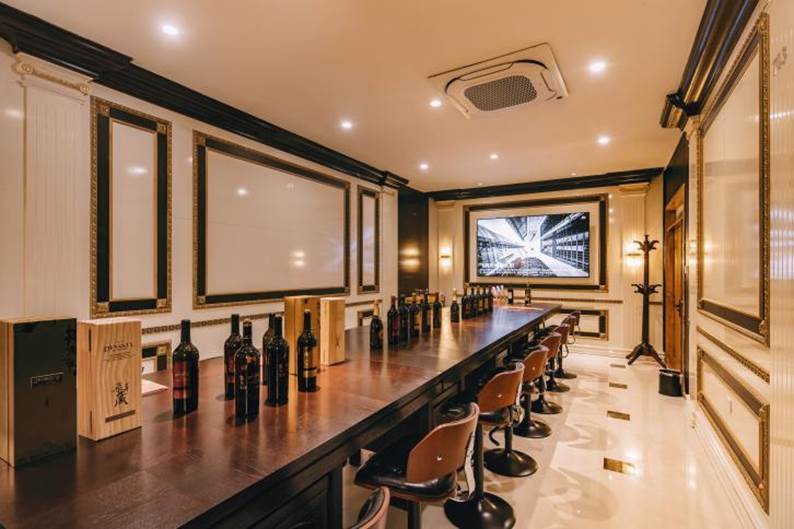 人文赏古董珠宝领略欧洲历史人文 品酒茶感受中西方文化碰撞