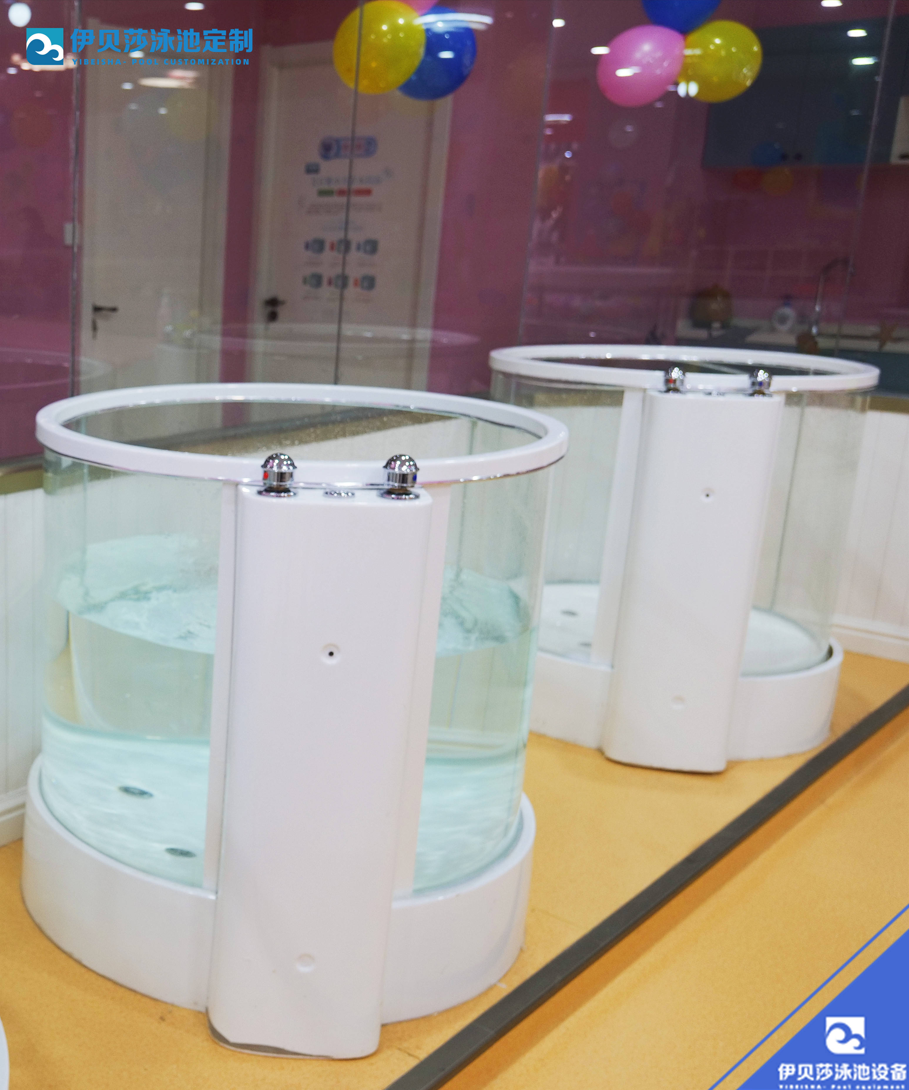 池适用于0-1岁的宝宝,目前市面上常见的婴儿游泳池有pvc,亚克力,陶瓷