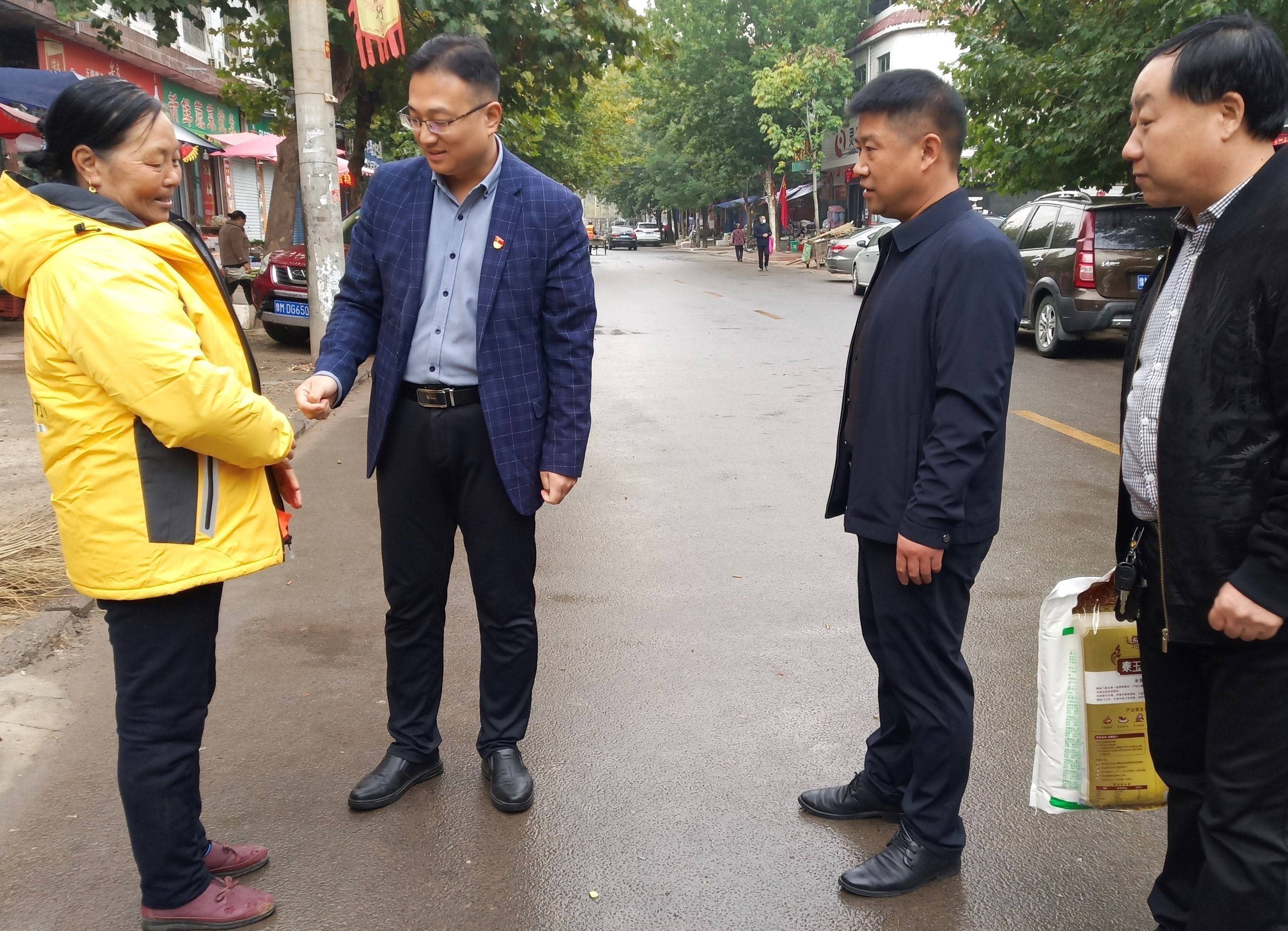 灵宝市朱阳镇情满环卫工人节慰问关怀暖人心