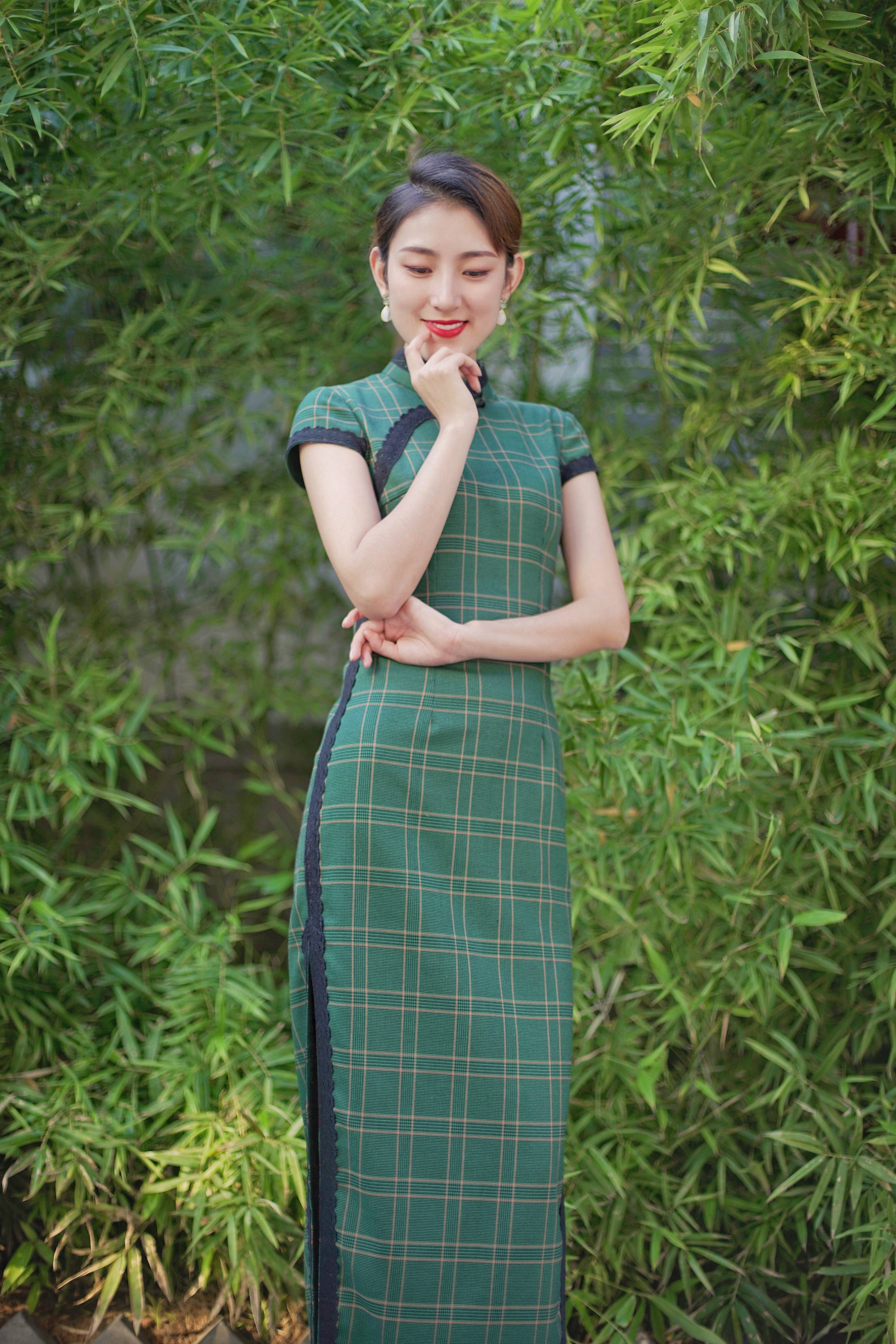花茶 时代的记忆，一袭文艺知性的格纹旗袍