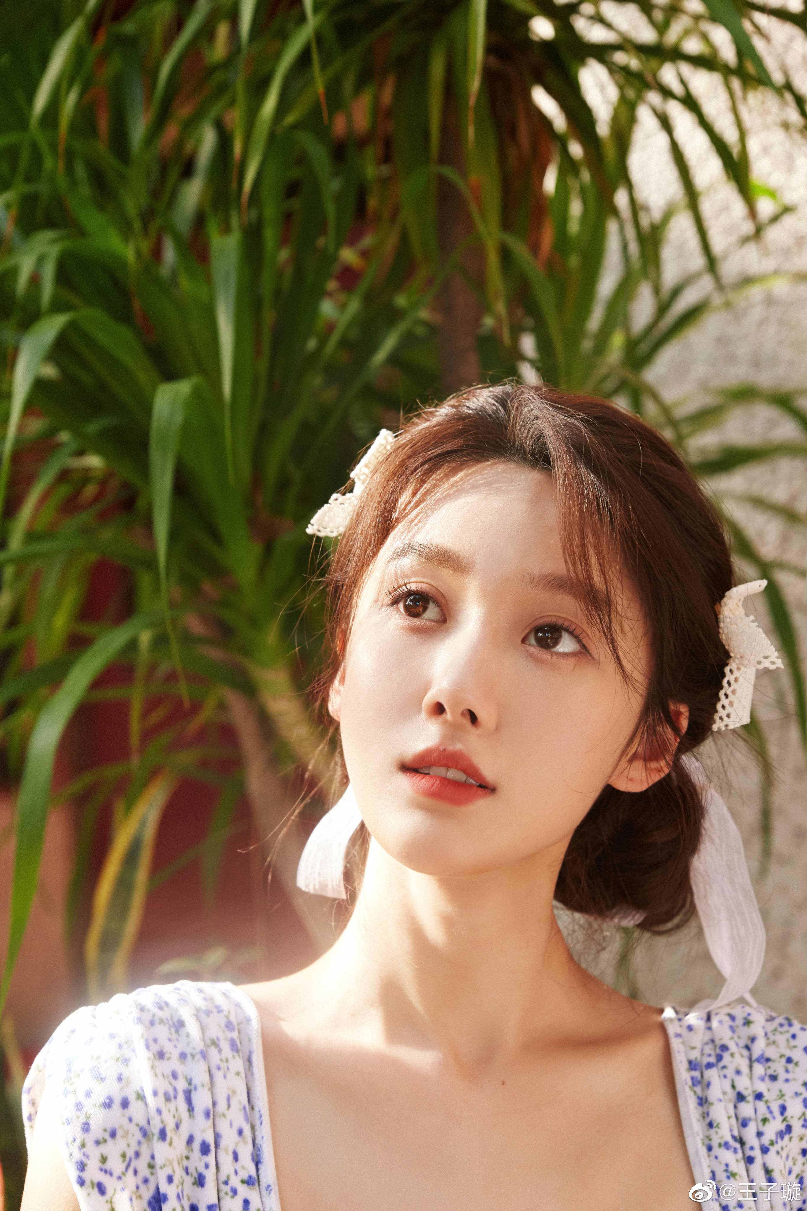 和颂新生代小花王子璇新剧而你刚好发光热播搭档龚俊甜蜜不断