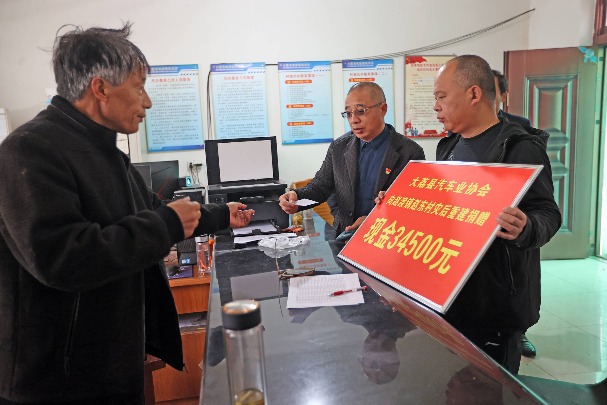 大荔县企业家协会常务副会长,汽车协会名誉会长贾福生在现场告诉记者