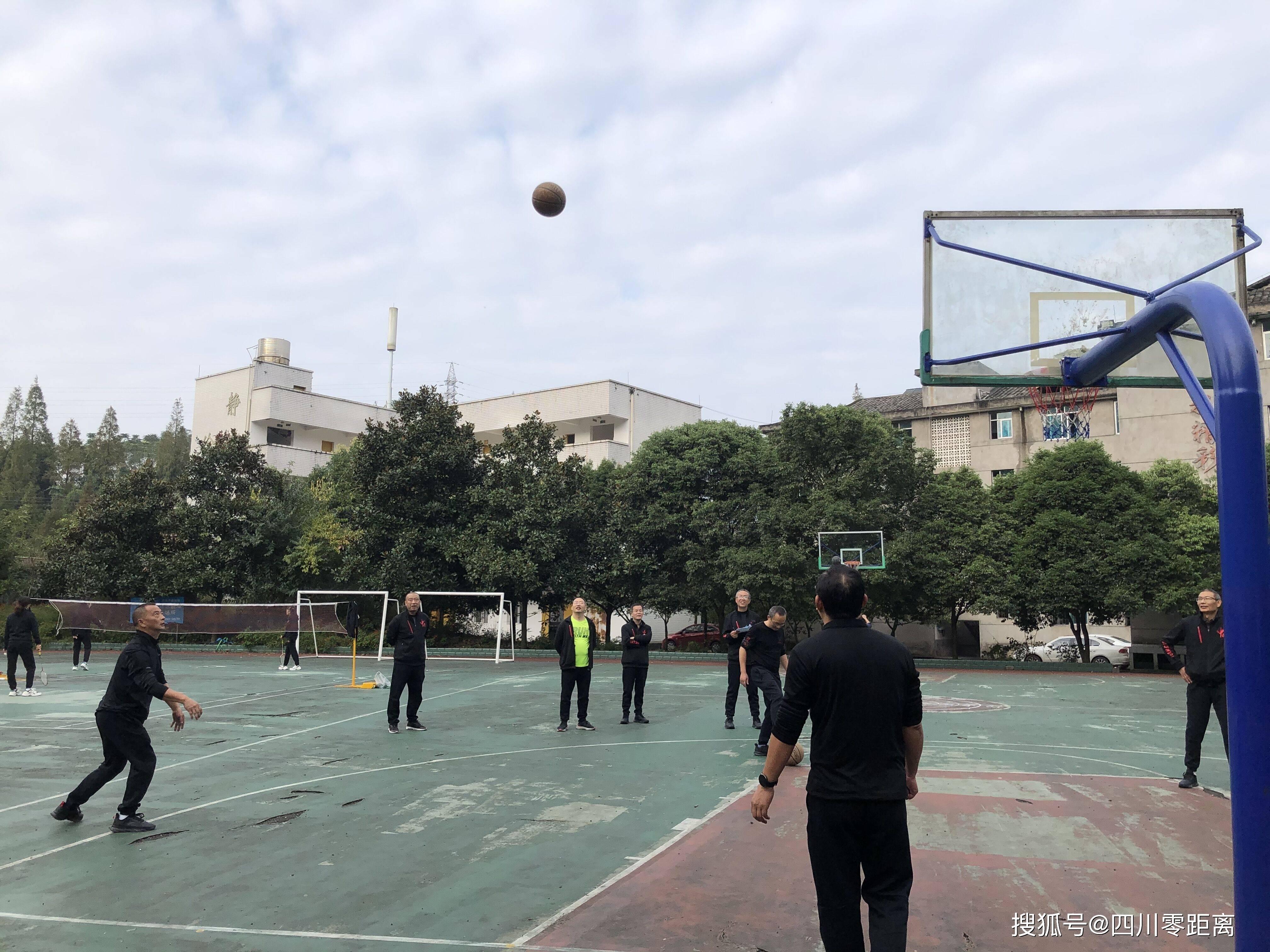 中小学校|眉山市洪雅县东岳镇中小学校秋季教师运动会