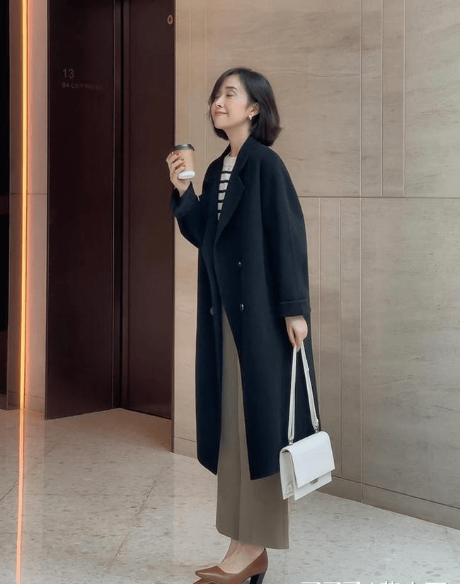 浅绿色 冬天也可以穿得很清爽一身仙气十足，女生刚好非常适合这种优雅又俏皮的气质