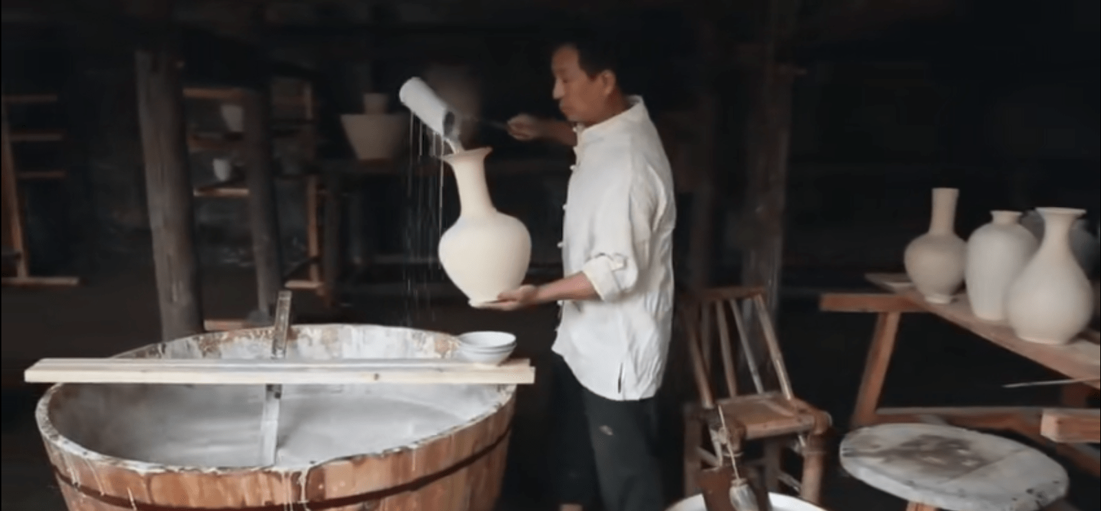 古陶瓷七十二道工序之四十一荡釉