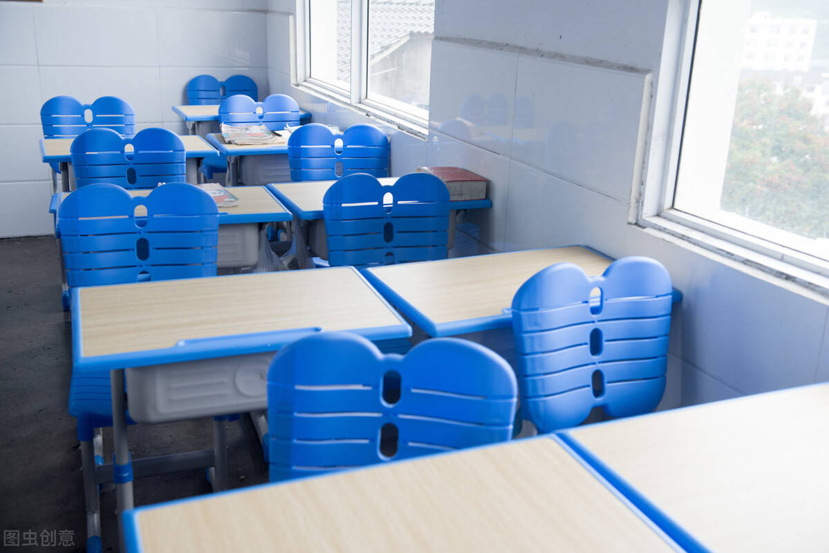 学生课桌椅应该选择密度板还是abs面板