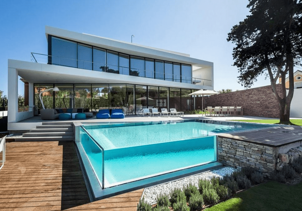 10个令人惊叹的玻璃游泳池设计