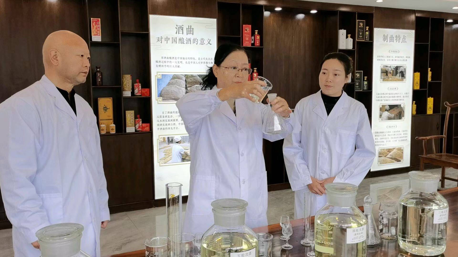 久诚玖酱香典范茅台股份科研所原所长陈兴希大师亲自研发指导酿造