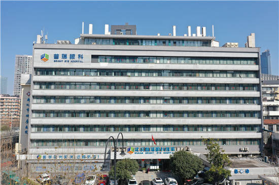 检查|21岁女生近视400度做近视手术，武汉普瑞眼科医院圆你“无镜”生活