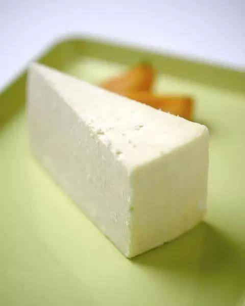 柴郡奶酪(cheshire cheese)切达奶酪的最大竞争对手莫过于产自诺丁汉