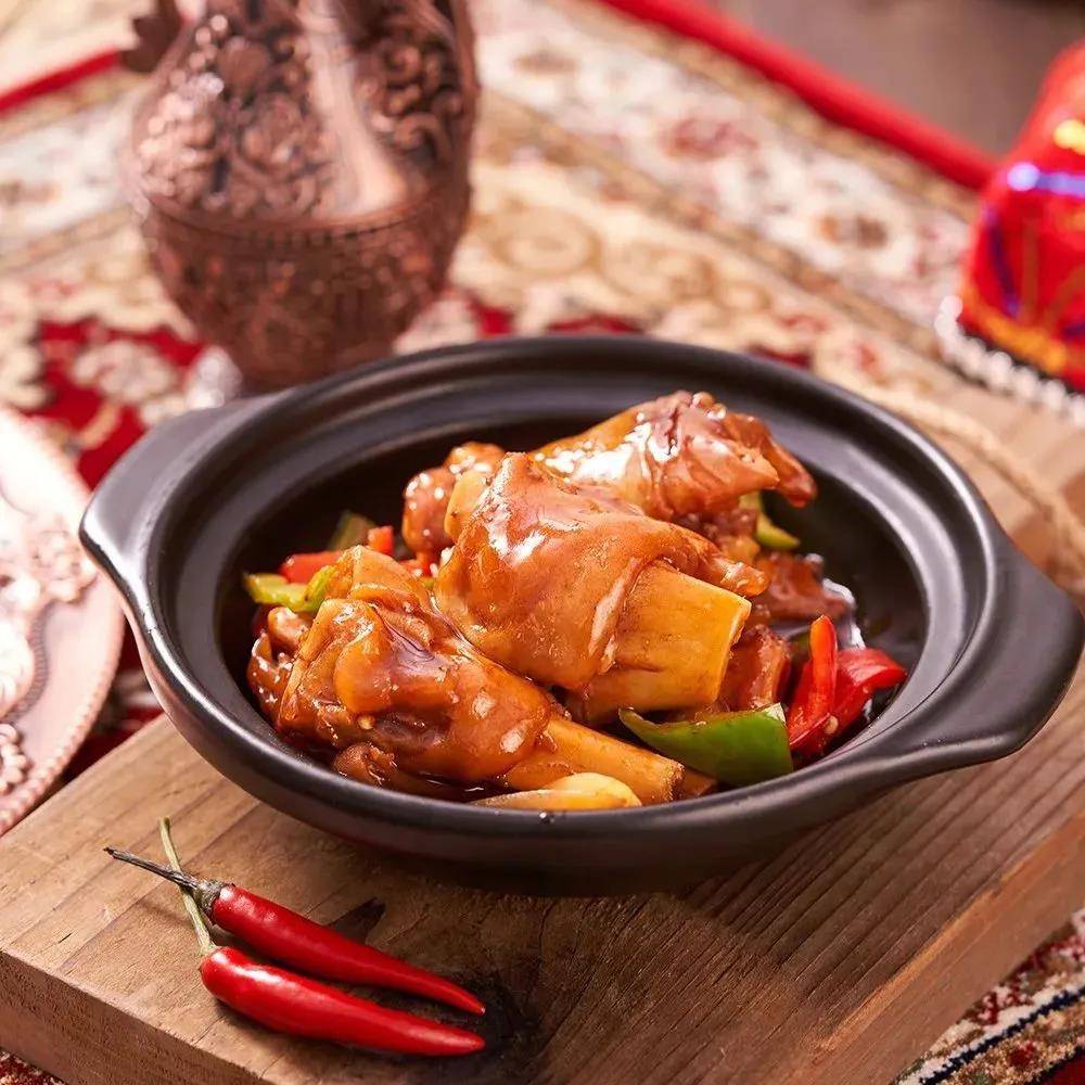 乌鲁木齐富力万达文华酒店:新疆名词 | 胡辣羊蹄 spicy lamb hoofs