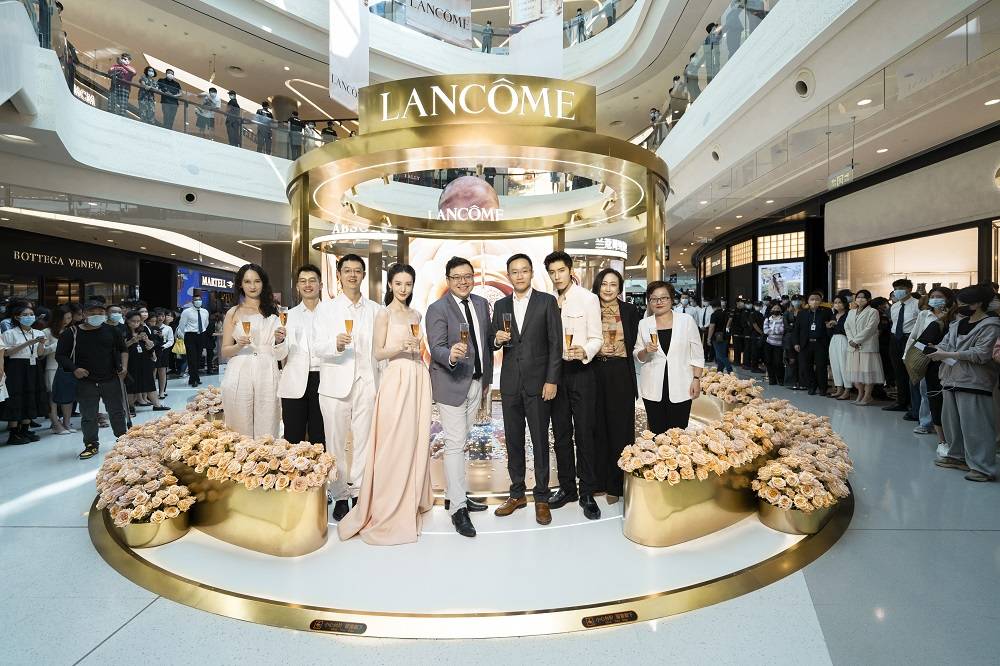 金晨王子异现身三亚兰蔻免税店开启一段独一无二的菁纯奢旅