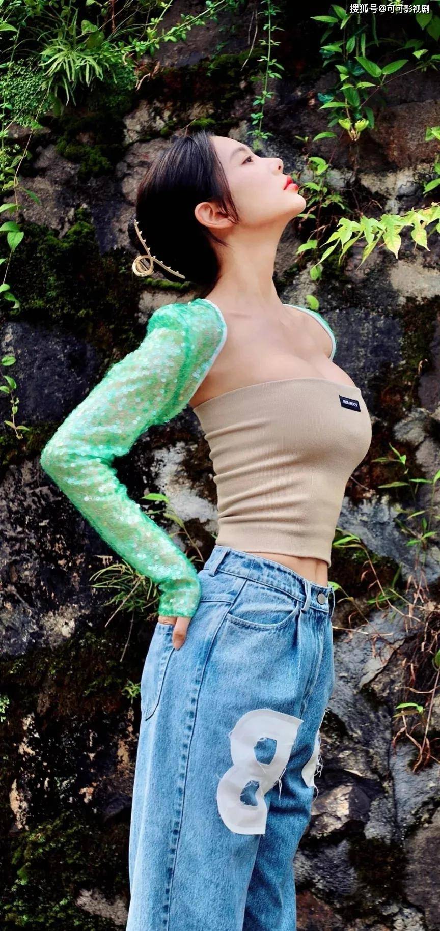 克拉拉_黄蜂_美女