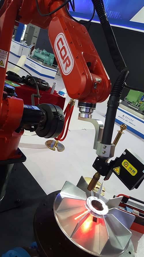 激光焊接机器人的功能介绍_操作_进行_焊枪