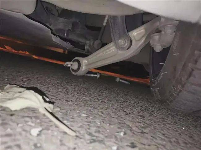 汽车悬挂胶套坏了有什么影响 5d97b26b461c4c068329fcbe41a5fd75.jpeg