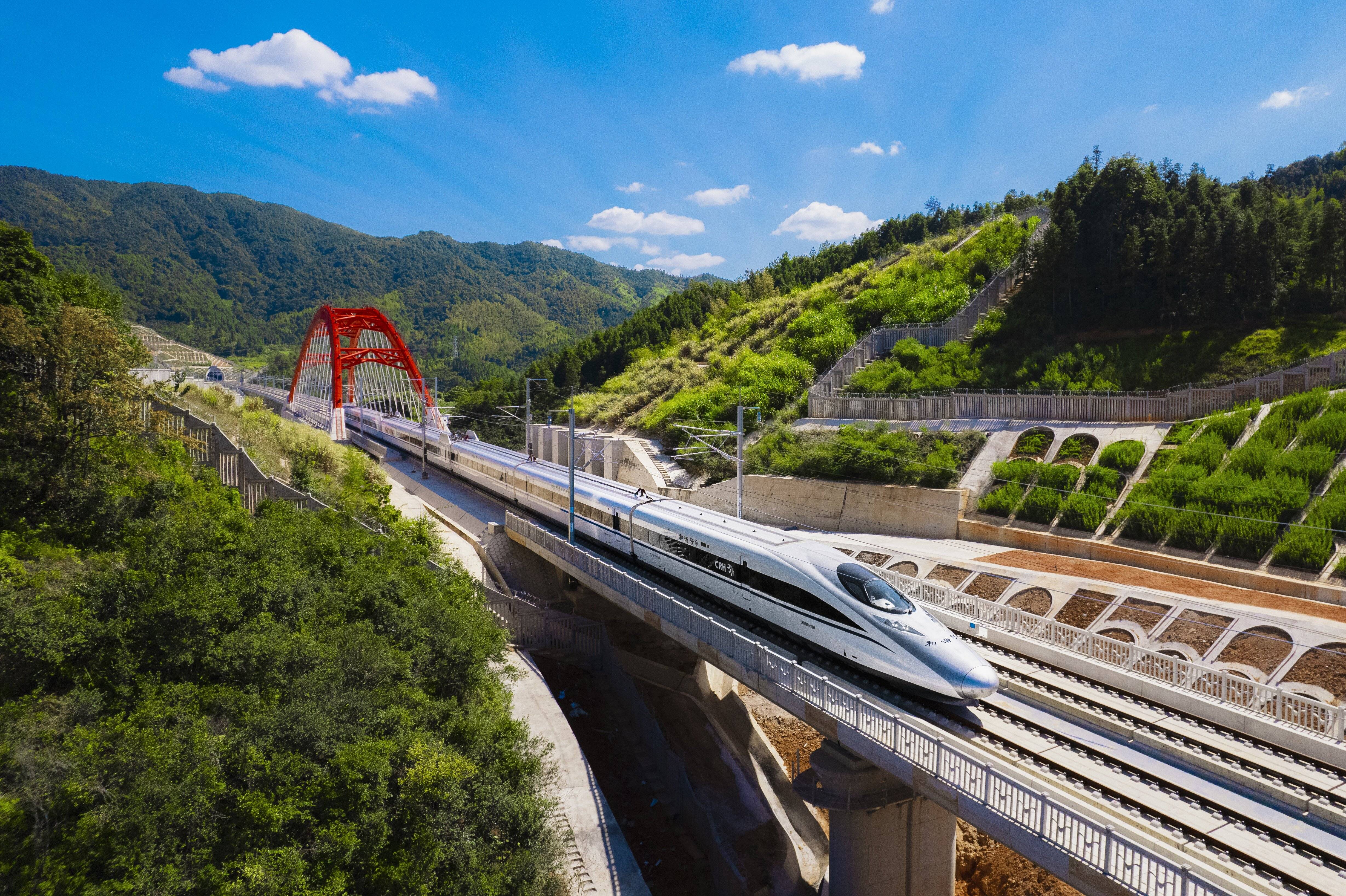 中铁电气化局三公司参建的京港高铁赣深段正式开通运营