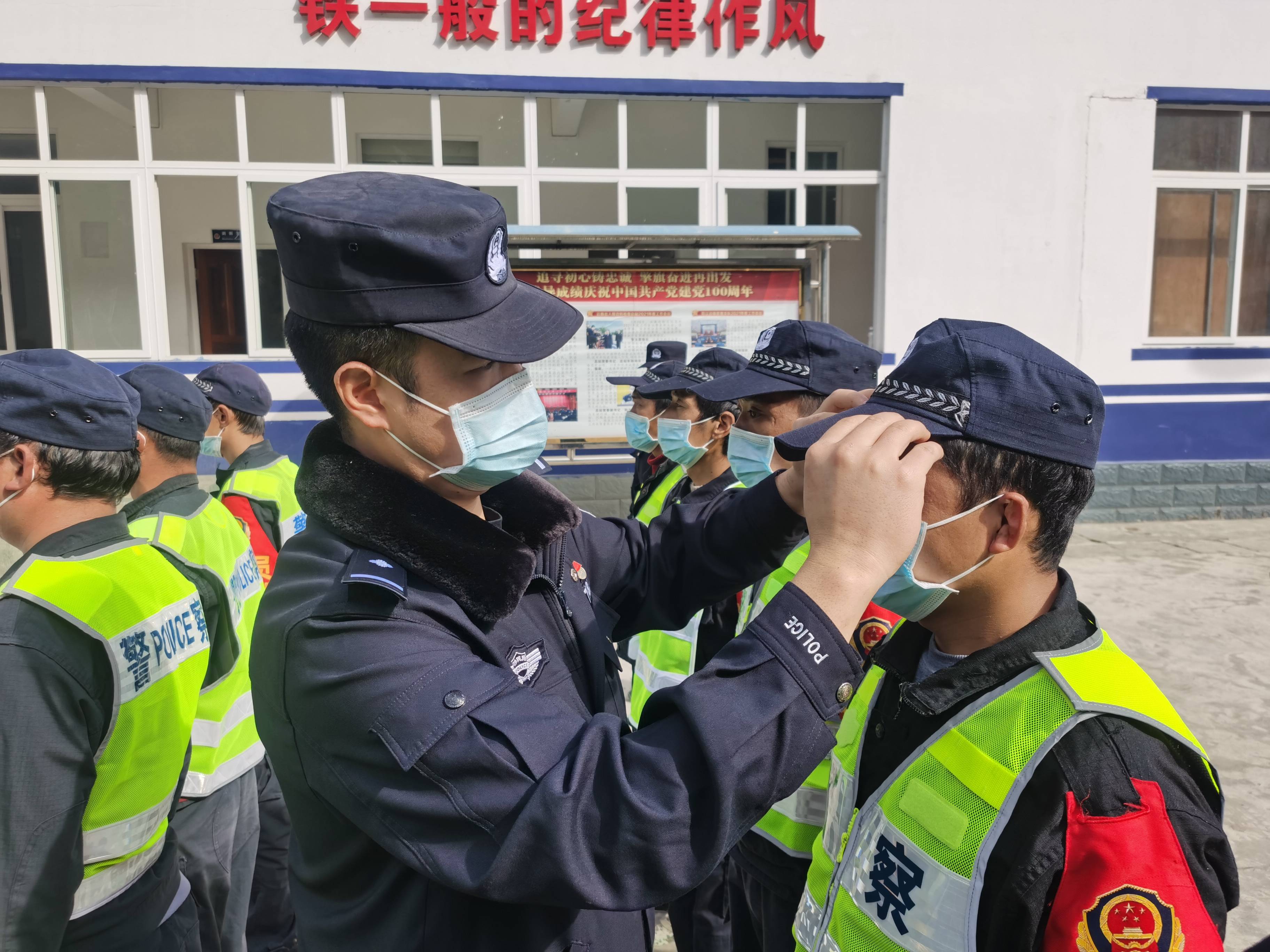 边防警察制服图片