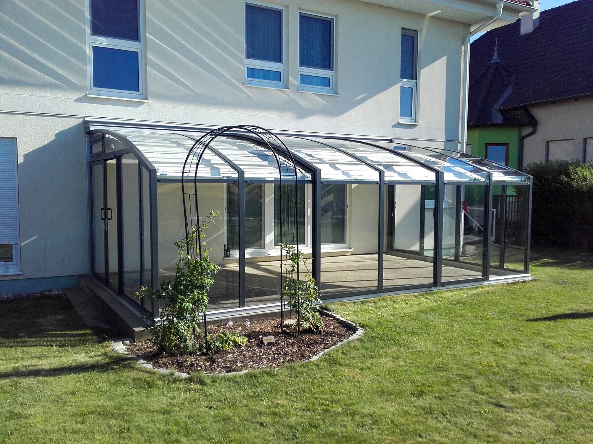 风靡各大小区的伸缩移动阳光房有什么好