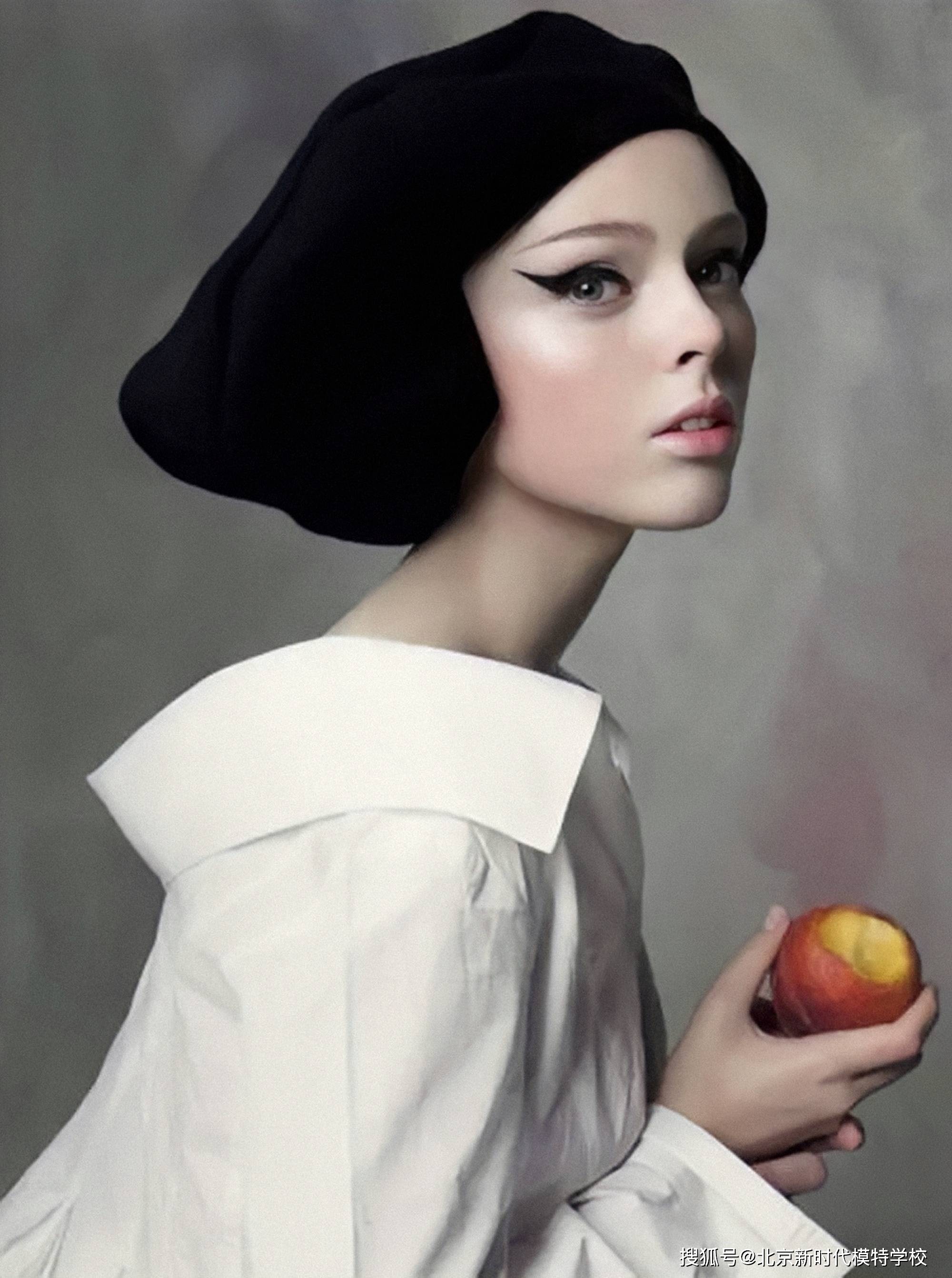 拍照姿势教科书的超模coco rocha