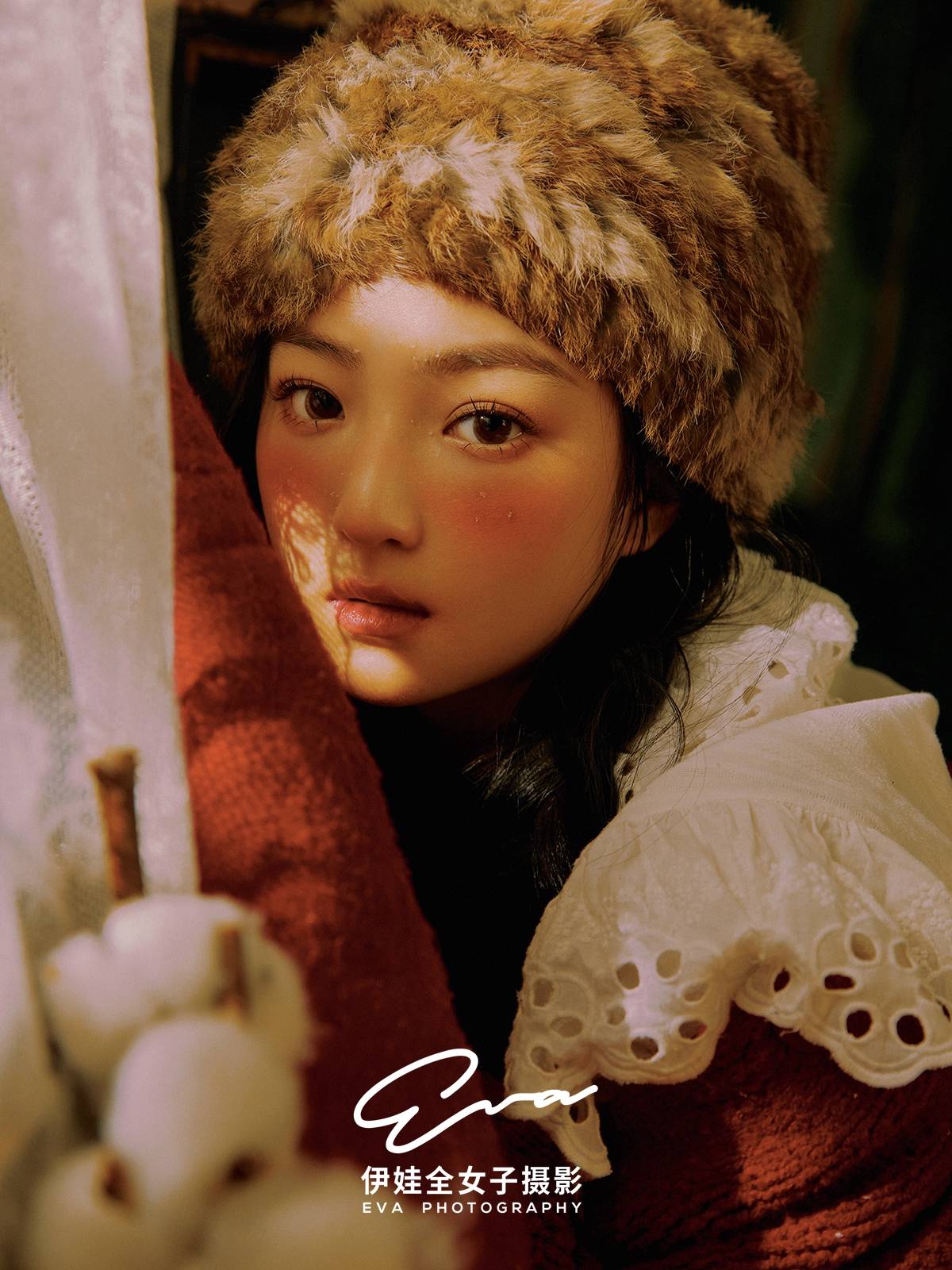 小天使 哭笑不得！妙龄少女深夜掌灯，竟是为了....