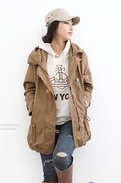 风衣 常呈现的息闲款风衣，搭配一件遍及的T恤，自然而然的流暴露简约风雅气质