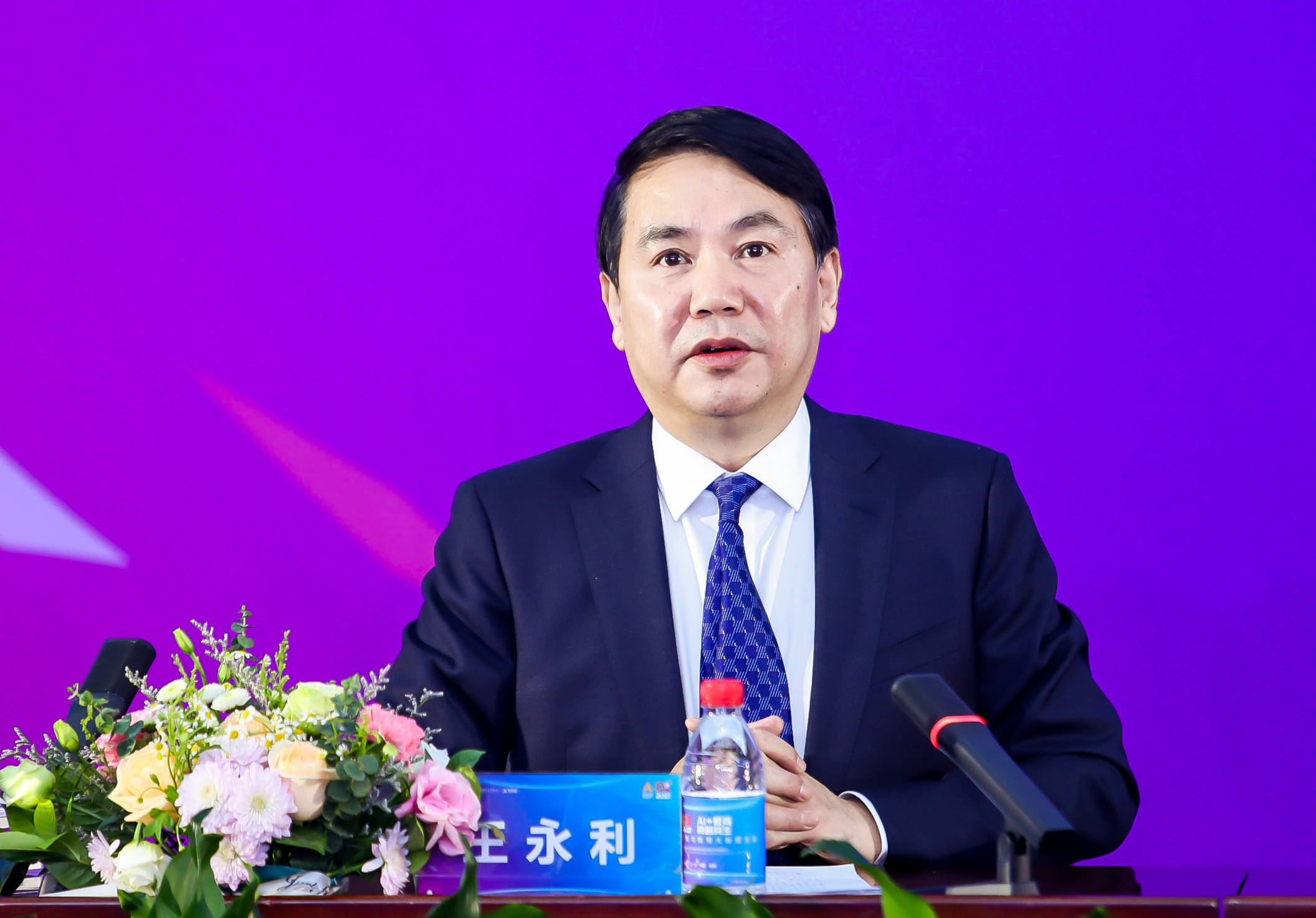 中国教育国际交流协会副会长,秘书长王永利主持大会论坛本次大会为期