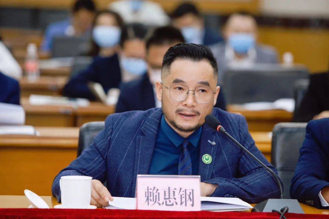 江门市青年创业协会会长,广东小二街生鲜便利店有限公司董事长赖惠钢