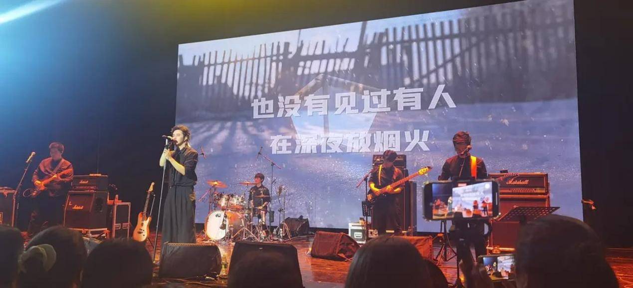 华语乐坛完没完不知道，但抖音神曲终于“社死”了-锋巢网