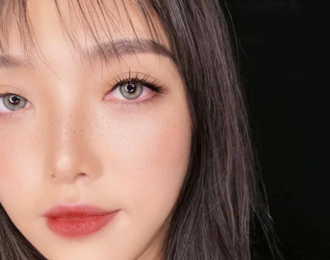 根部轻松半小时就把钱给挣了的美睫师，到底好不好做？