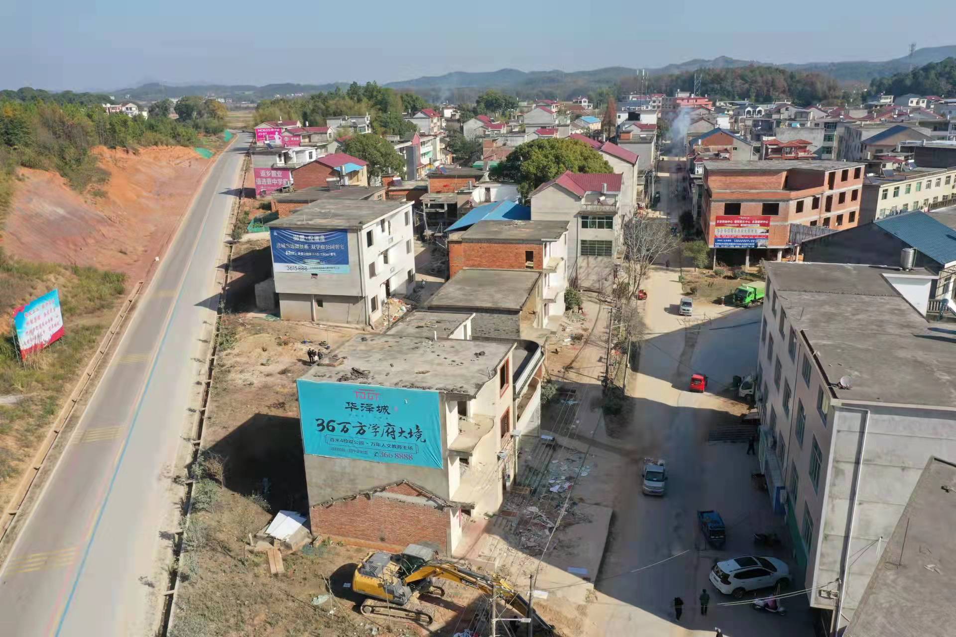 江西万年县珠田乡夜访破拆迁难题百姓出行更安全