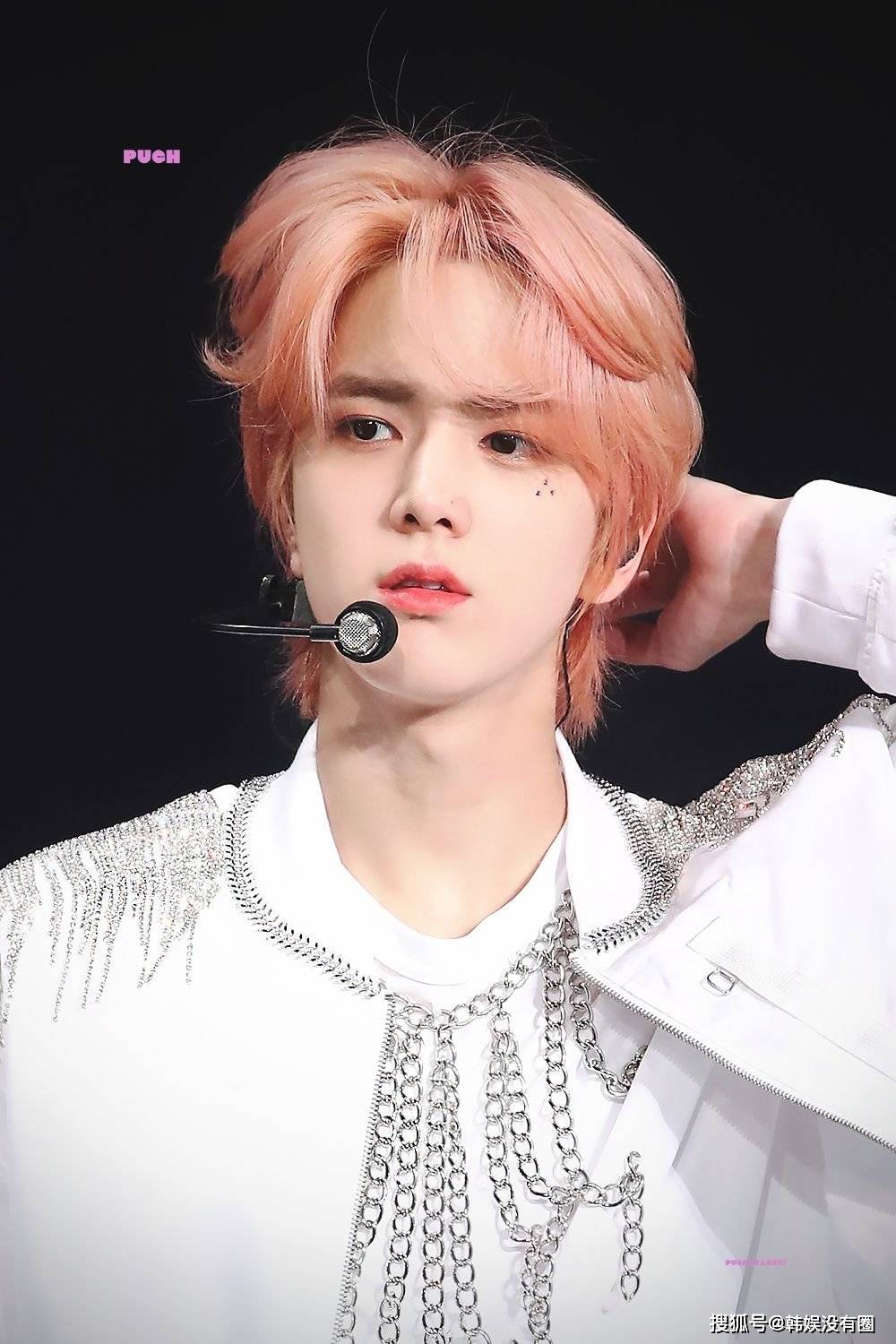 染了白发的theboyz金泳勋妥妥的撕漫男啊