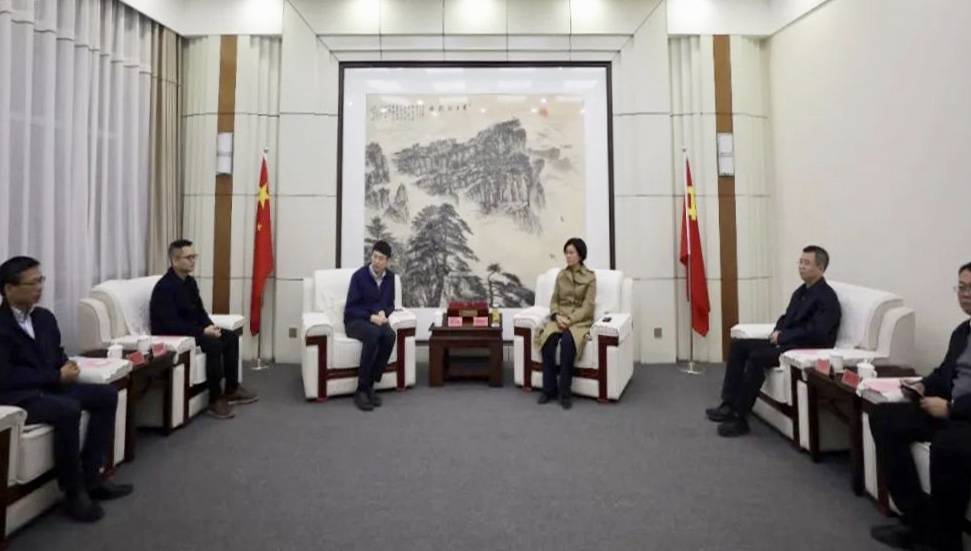 项目中标后,德亚总经理陈杰应邀参加翼城县智慧停车系统建设管理项目