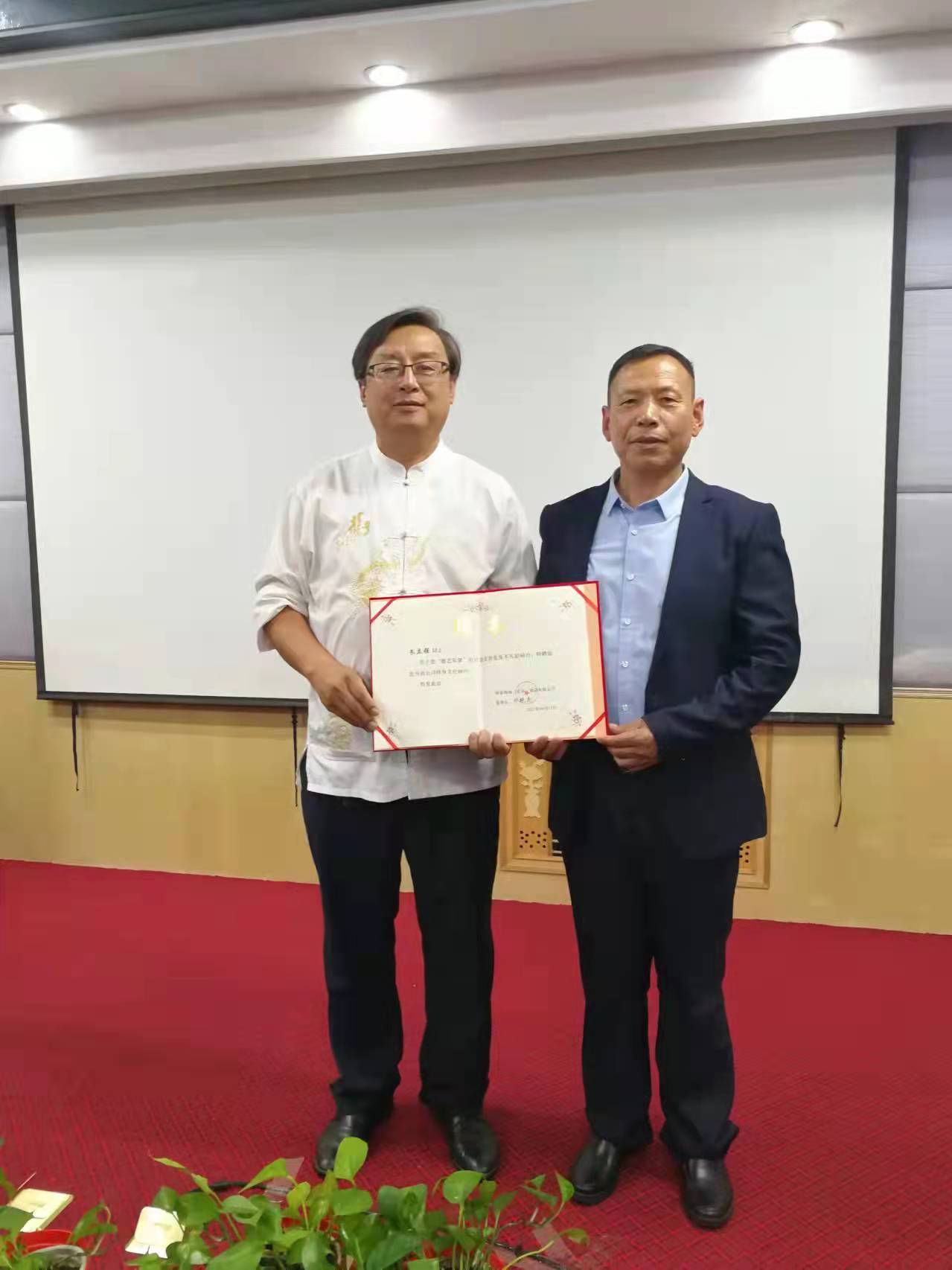 中名联签约企业华夏翔瑞为书画家朱立强定制专享产品独享尊贵