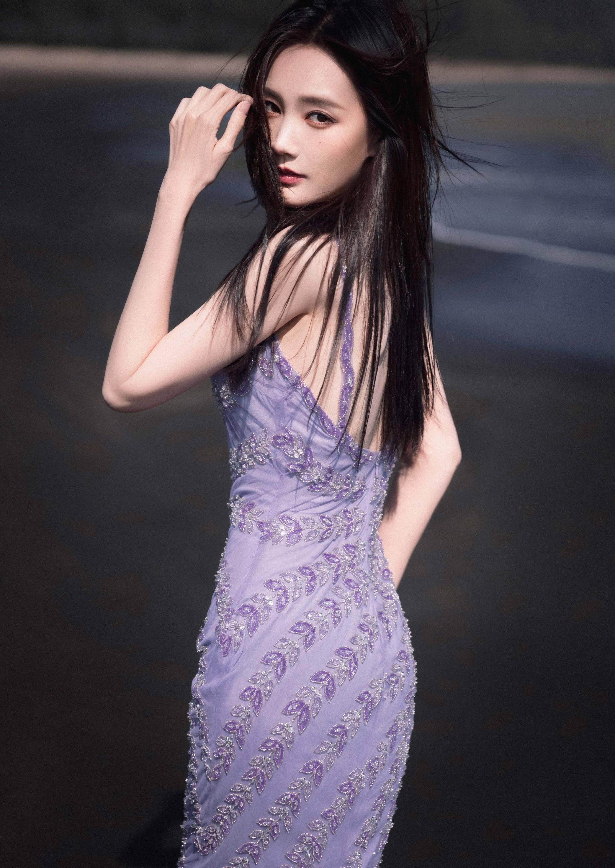 张柏芝波浪长发搭紫色长裙 优雅高贵宛如蔷薇绽放-搜狐大视野-搜狐新闻