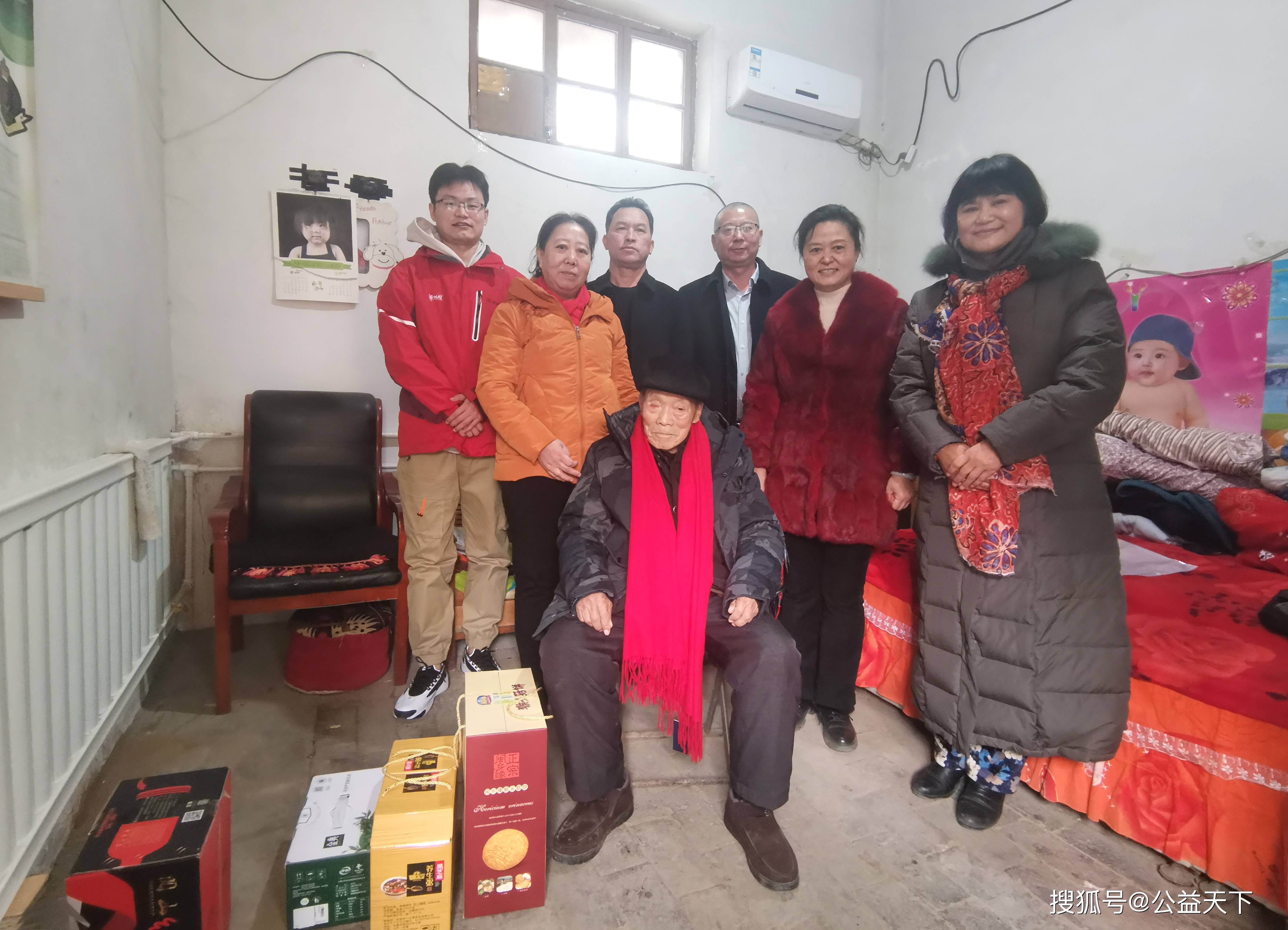 老人在部队的名字叫夏文义,1924年10月出生于清丰县大流乡夏庄村,1942