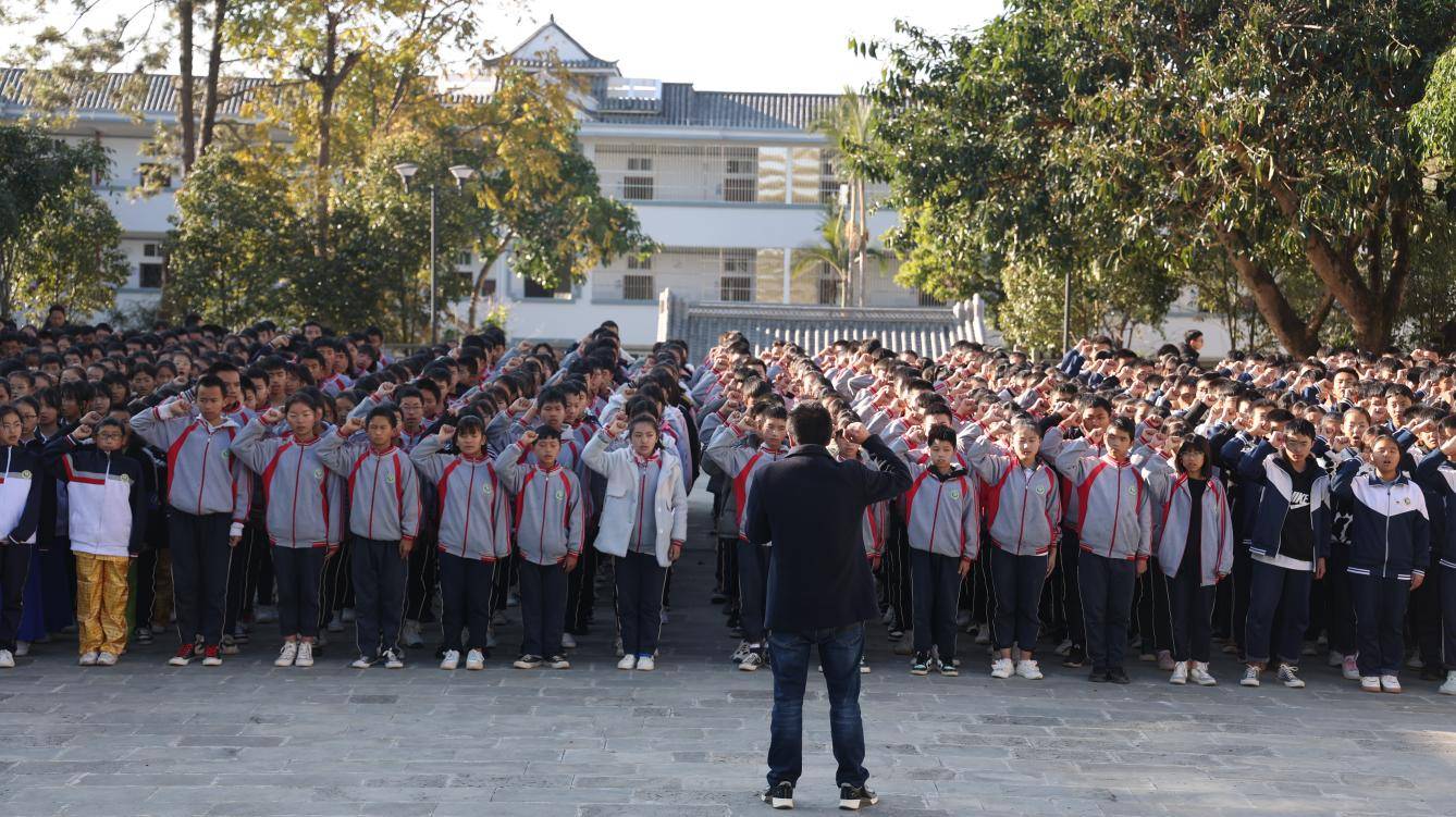 腾冲市荷花中学多彩活动庆元旦欢欢喜喜迎新年