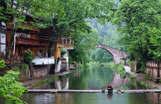 四川?一?4A古镇走红，许多电视剧在此取景，是旅游写生的好地方