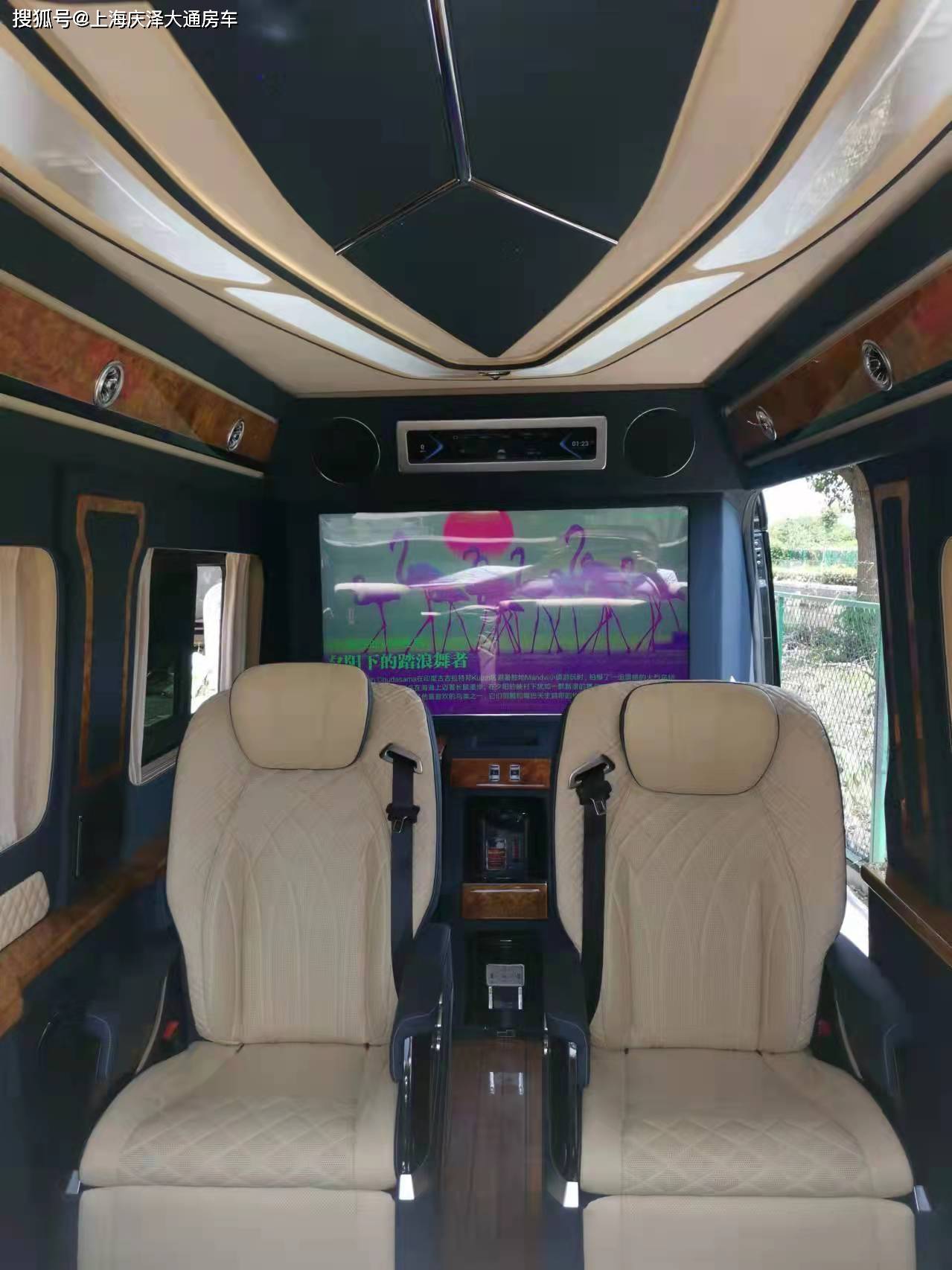 上海丰田埃尔法不香了有钱人都买大空间的v90房车